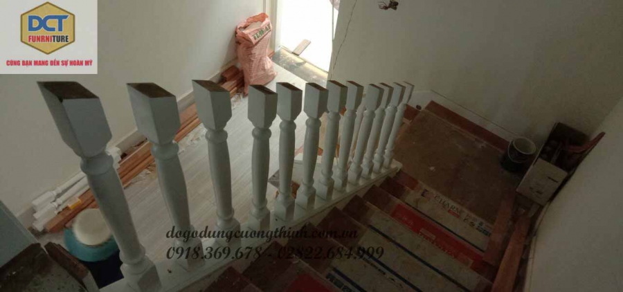 Cầu thang gỗ tân cổ điển